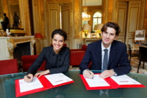 Signature avec Madame Najat Vallaud-Belkacem, Ministre de l’Éducation nationale, de l’Enseignement supérieur et de la Recherche et Jean Sébastien Baschet, Directeur de L'Illustration - Crédit photo : Philippe Devernay