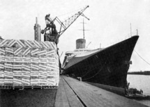 40 tonnes de numéros de Noël de L'Illustration sont embarqués au Havre à destination des 30 000 abonnés aux Etats Unis 40 tonnes de numéros de Noël de L'Illustration sont embarqués au Havre à destination des 30 000 abonnés aux Etats Unis