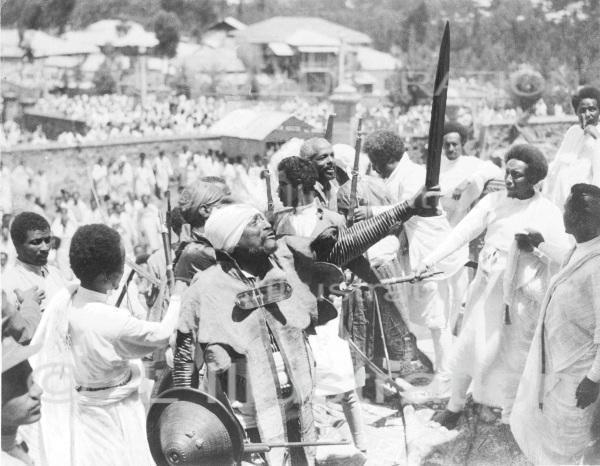 Guerre italo-ethiopienne : guerriers abyssins, en 1935 Guerre italo-ethiopienne : guerriers abyssins, en 1935
