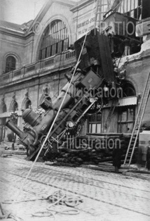 Accident de la gare Montparnasse, 1895 Accident de la gare Montparnasse, 1895
